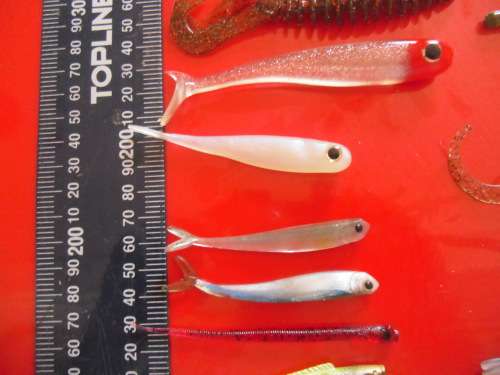 25 PACKETS OF SOFT LURES. FOR BASS AND DROP SHOT FISHING.